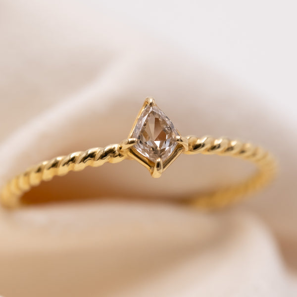 Dew Rhombus Diamond Ring