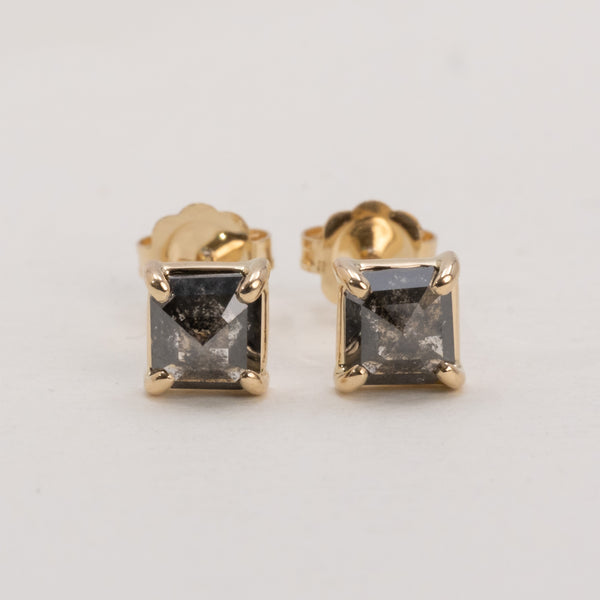Stella Black Diamond Square ピアス