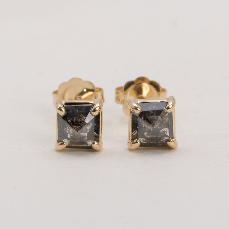Stella Black Diamond Square ピアス