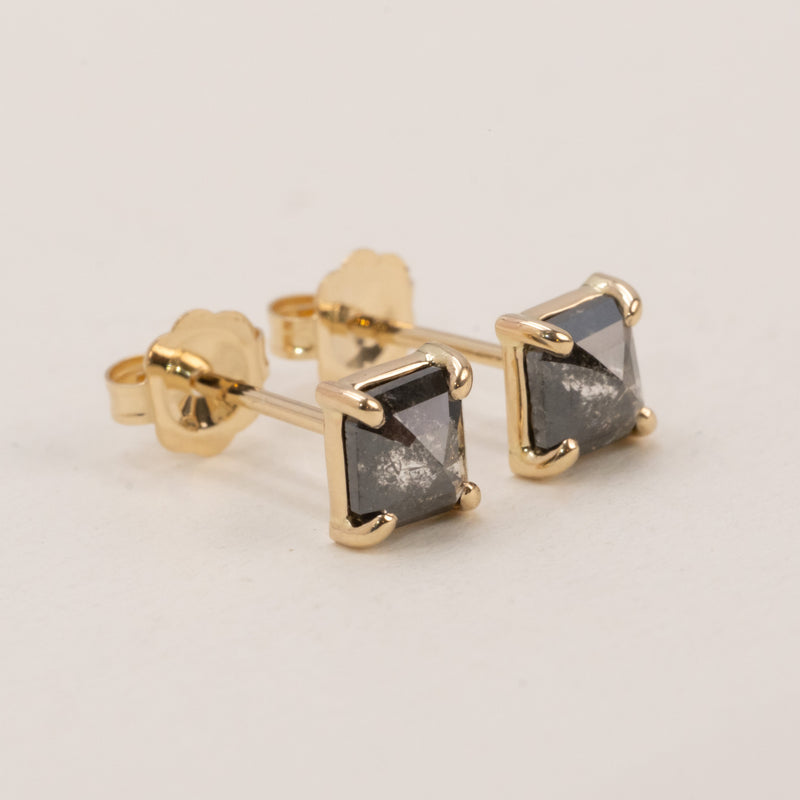 Stella Black Diamond Square ピアス