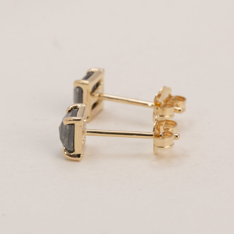 Stella Black Diamond Square ピアス