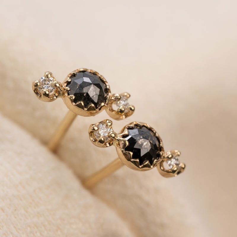 Littlest bouquet black diamond ピアス