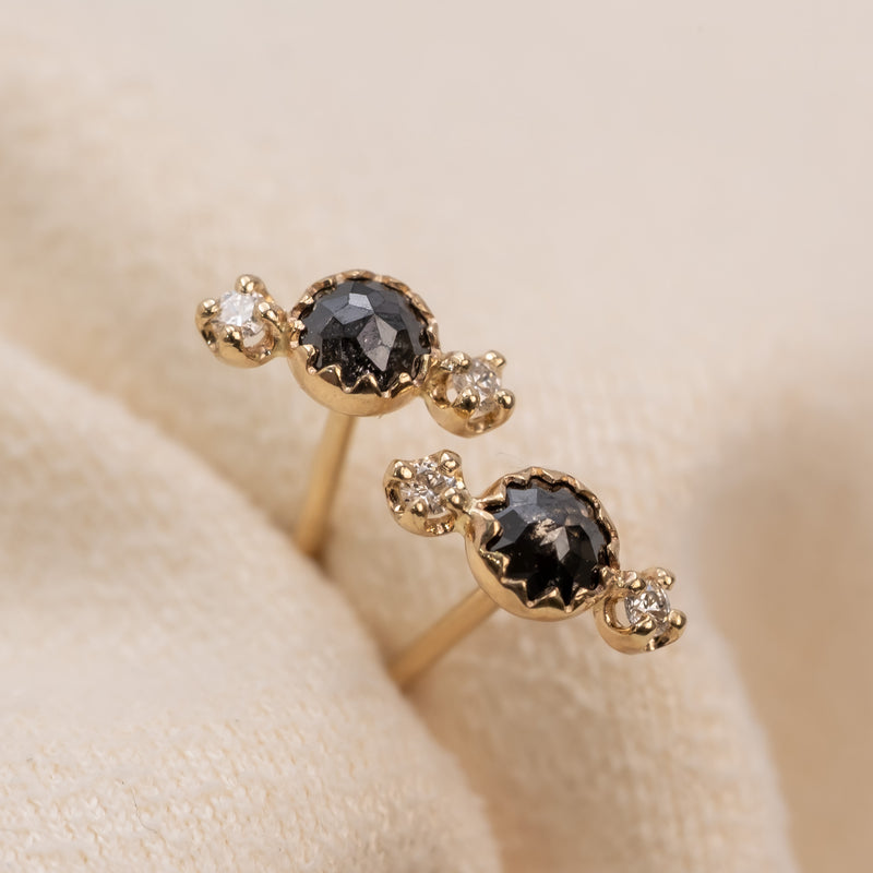 Littlest bouquet black diamond ピアス
