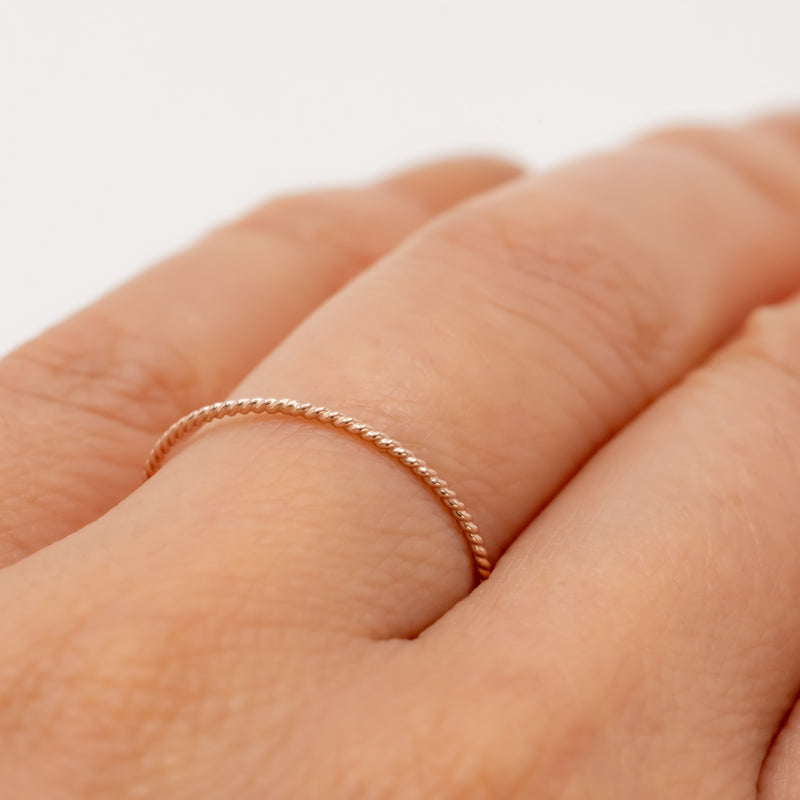 Thread Twist Ring Rose Gold