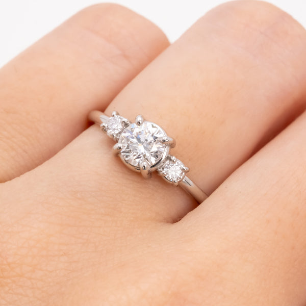 Little bouquet diamond ring round brilliant cut diamond