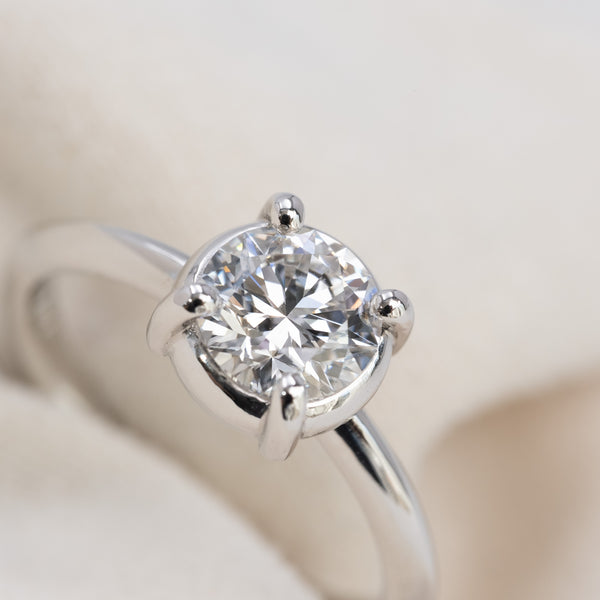 Brilliant Cut Diamond Knife Edge