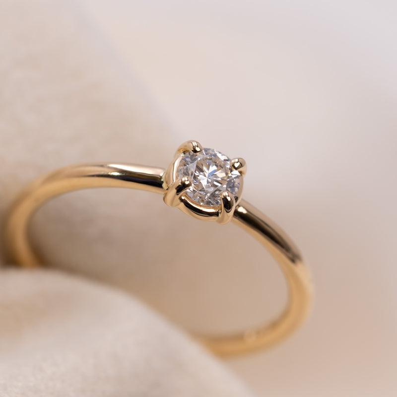 約束のリングRound Brilliant Cut Diamond