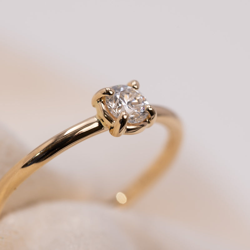 約束のリングRound Brilliant Cut Diamond