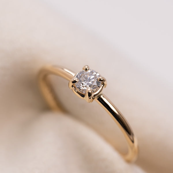 約束のリングRound Brilliant Cut Diamond