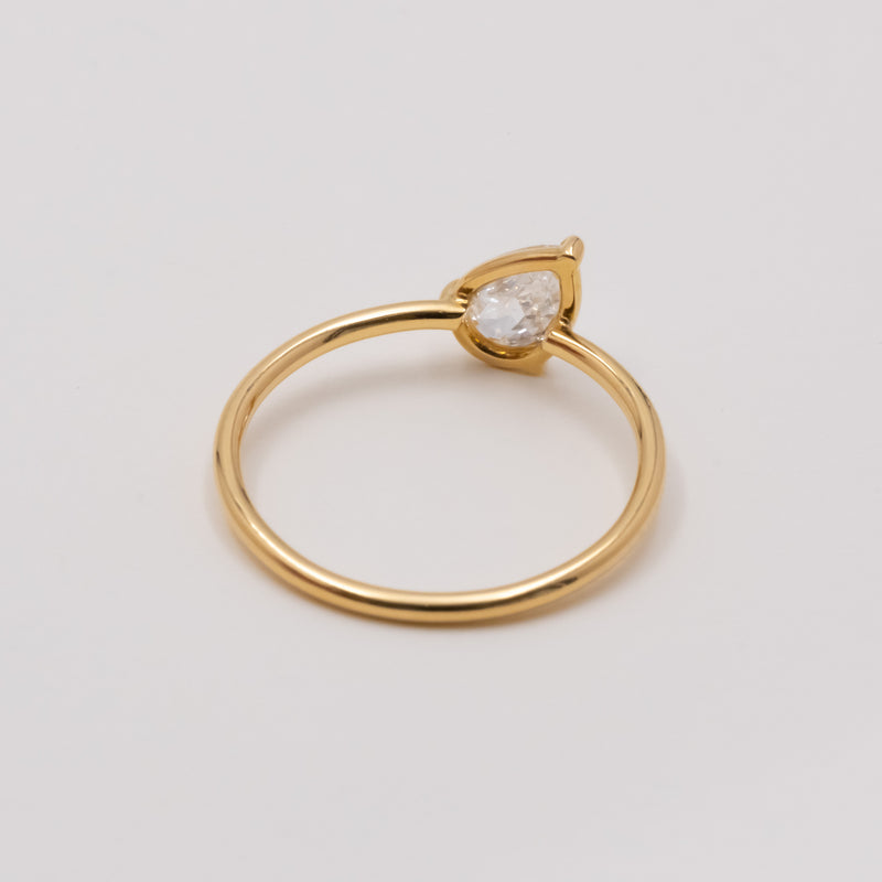 L'EAU Drop Diamond Ring