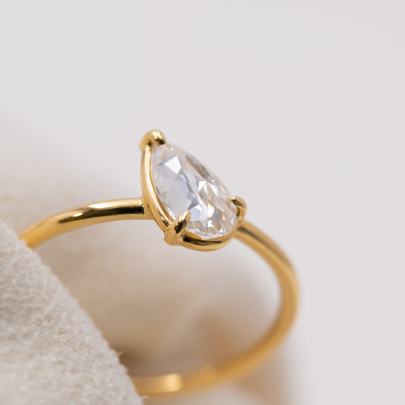 L'EAU Drop Diamond Ring