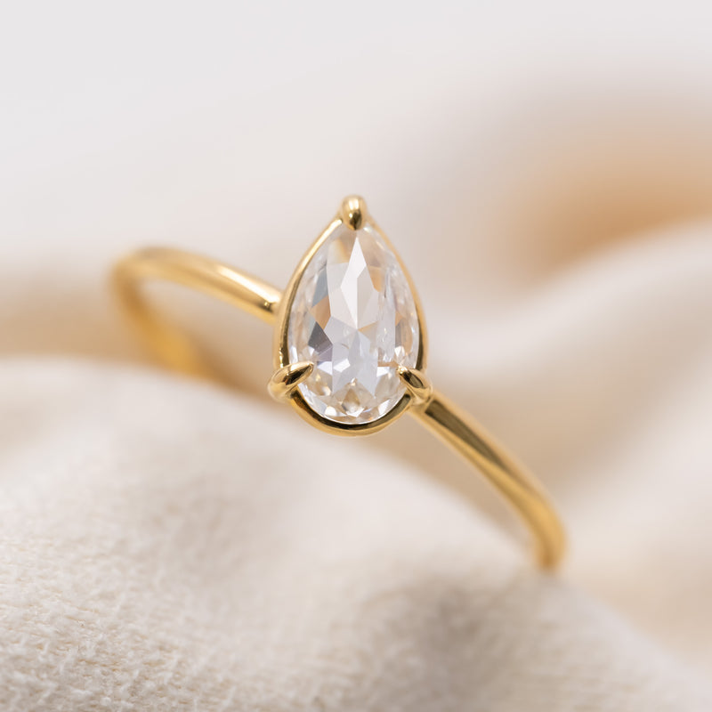 L'EAU Drop Diamond Ring