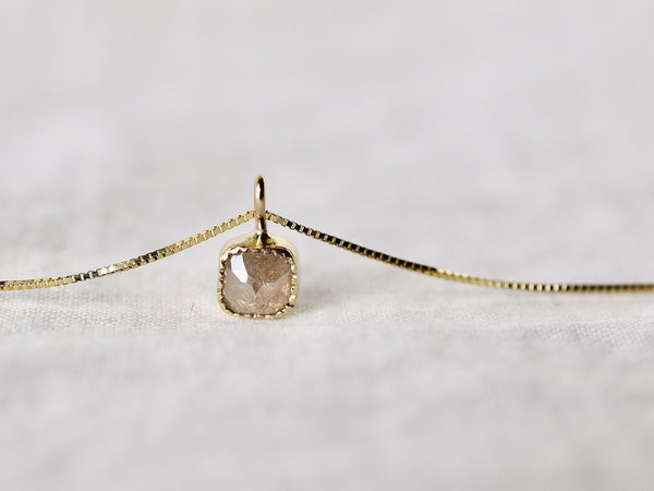 Hazy lilac diamond necklace 　