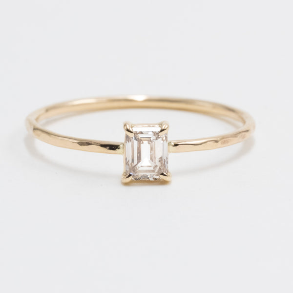 《ご予約済》Petite Emerald Cut Diamond Ring