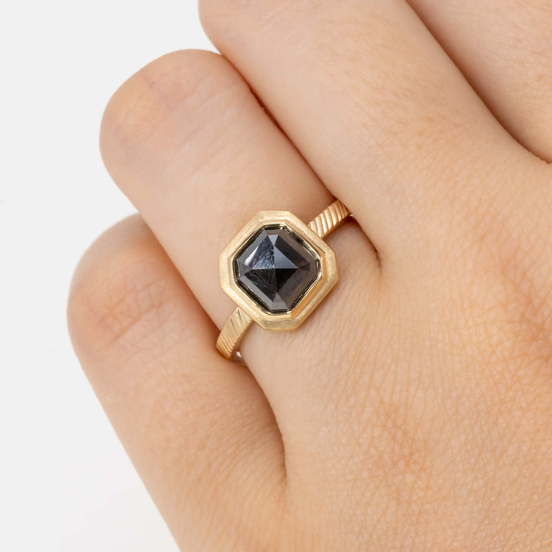 Black Square Diamond Ripple Ring